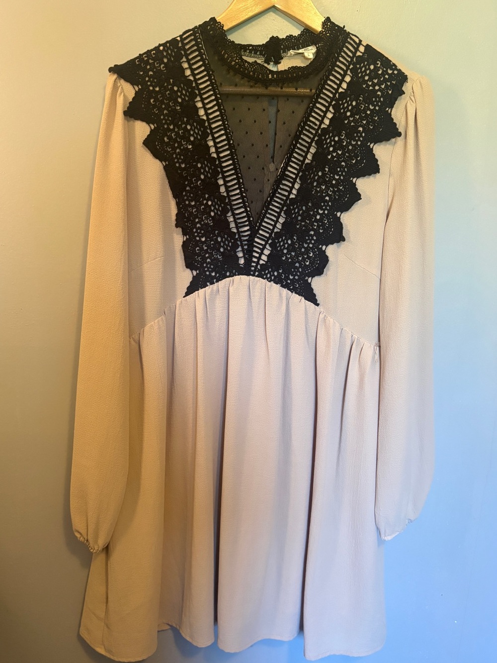 Entro Beige Long Sleeve Dress Keyhole Zipper Lace Detail Large